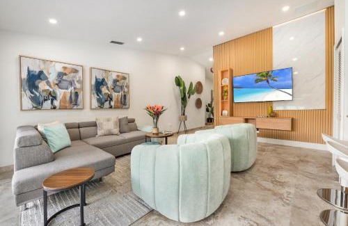 Richmond West House | Flamingo's Resort - Work Area, BBQ, 5 Bedrooms & Game Room