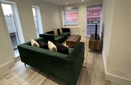 Camberley Apartment | Flat#1, Portesbery Road, Camberley · Lovely and Spacious Apartment in Camberley