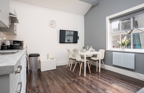 Chinatown Apartment | Flat 3, Colquitt St, 1 Bed, L1 - Pass the Keys
