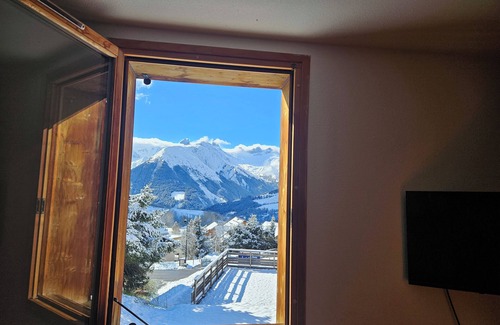 Saint-Jean-d'Arves Apartment | Flat 6 people in St-Jean-d'Arves, pool