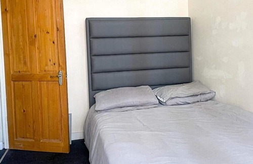 South Camberwell Apartment | Flat 76 Felbridge House