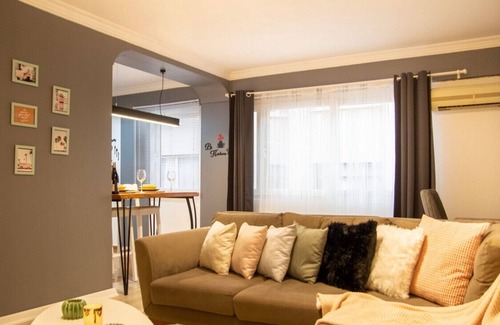 Karsiyaka Apartment | Flat near Coast with Shared Terrace in Karsiyaka