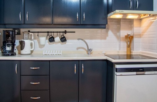 Karsiyaka Apartment | Flat near Coast with Shared Terrace in Karsiyaka