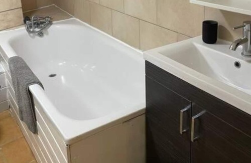 Woodside Apartment | Flat Norwood Junction