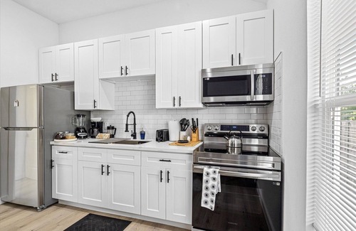 Northside House | Flat Nr Heights + Downtown | Games WiFi TV | Pets