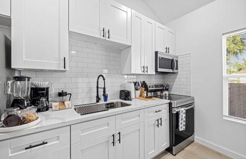 Northside House | Flat Nr Heights + Downtown | Games WiFi TV | Pets