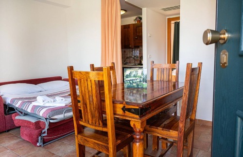 Sorano Apartment | flat "Oaks 1 floor" with swimming pool