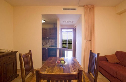 Sorano Apartment | flat "Oaks 1 floor" with swimming pool