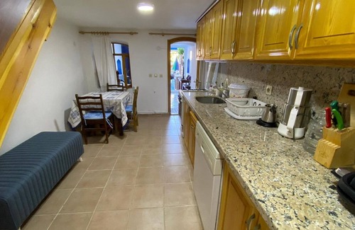 Bozcaada Apartment | Flat w Garden 5 min to Ayazma Beach in Bozcaada