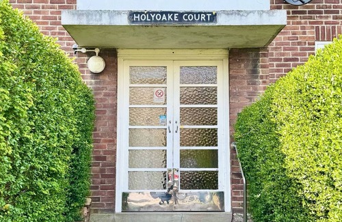 Chelmsford Apartment | Flat w/garden on Pitshanger Lane