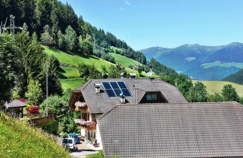 San Lorenzo di Sebato Apartment | Flatscherhof Idyllically situated in the heart of the Kronplatz hiking/skiing area