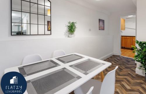 Liverpool Apartment | FLATZY - Modern Apartment Close to Football Stadiums