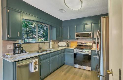 Stone Mountain House | Flawless recent renovation close to Stone Mountain