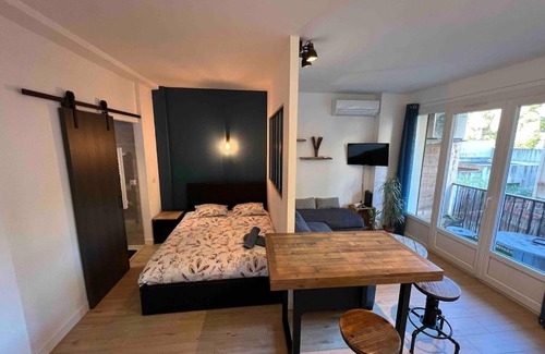 Saint-Lazare Apartment | FLC - Charming Studio Parking - 4 Guests