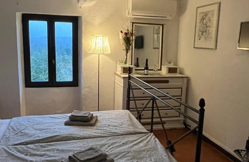 Fayence House | Fleur de Lys Fayence