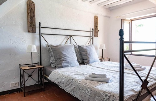 Fayence House | Fleur de Lys Fayence