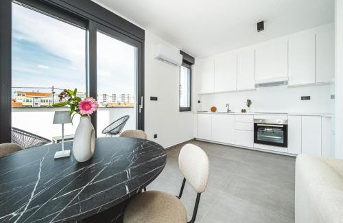Zagreb Apartment | Flex SelfCheckIns 183 - Zagreb - 3 Bedrooms - Parking - Balcony