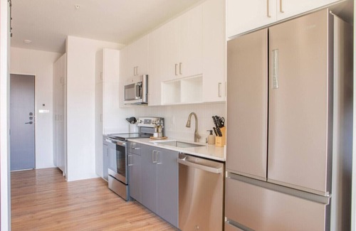 Yankee Hill Apartment | Flexhome East Side 1BR Apt with Balcony, Pool, and Gym