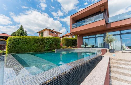Zagreb Apartment | Flexible SelfCheckIns 140 - The most Luxurious Villa with Private pool in Zagreb