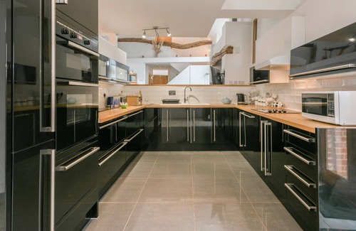 North Walsham Cottage | FLINT BARN, pet friendly, luxury holiday cottage in Knapton