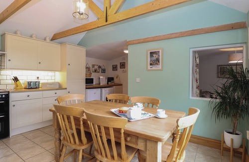 Great Yarmouth Cottage | FLINT COTTAGE, family friendly, with a garden in Caister-On-Sea