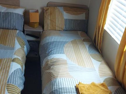 Ingoldmells Apartment | FLIP FLOPS SUN SEA AND SAND HOLIDAYS FREE ENTERTAINMENT, WIFI, SPORTS BAR, FAMILY & PET FRIENDLY CLOSE TO BEACH, FANTASY ISLAND, CLUBS, PUBS AND MORe