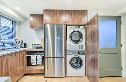 Mill Valley Apartment | Floating condo 'A' on Sausalito's Richardson Bay.