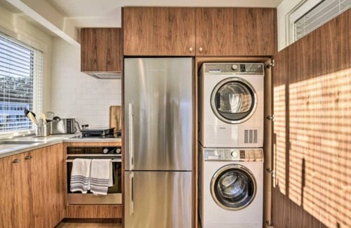 Mill Valley Apartment | Floating condo 'B' on Sausalito's Richardson Bay
