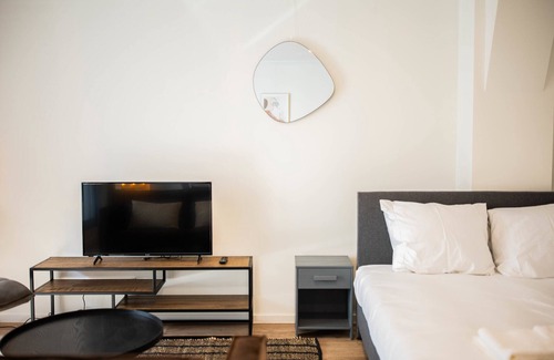 Kop van Zuid Apartment | Flora serviced apartment 44m2 -PRH13F-