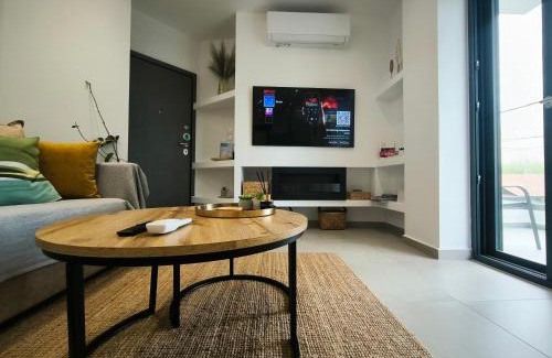 Peristeri Apartment | Floral Home 2 - 1st floor apt with private parking!