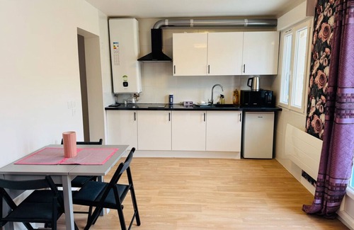 Le Bourget Apartment | Floral House