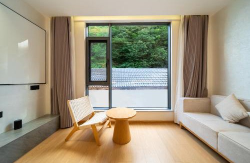 Jingxian Hotel | Floral Luxury Xijiantang B&B