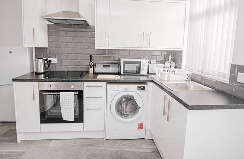Doncaster Apartment | Florence Avenue - Newly refurbished 1 bed apartment 5mins from Amazon distribution centre and Don...