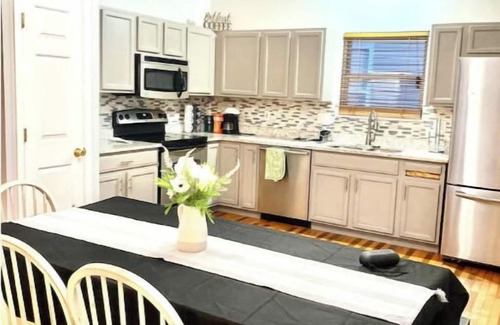 Burlington House | Florence KY 4 beds, 3 BR,3 baths“Entire house