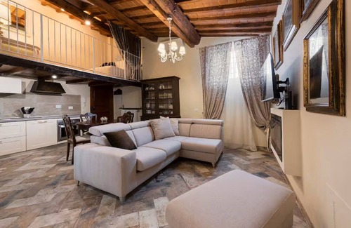 Santa Maria Novella Apartment | Florentine Living Near the Duomo & Santa Maria Novella