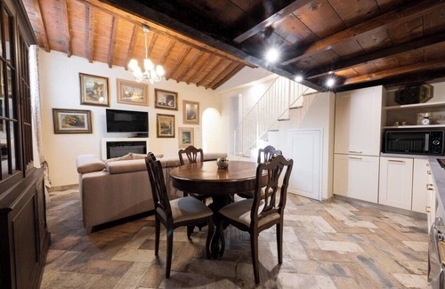 Santa Maria Novella Apartment | Florentine Living Near the Duomo & Santa Maria Novella