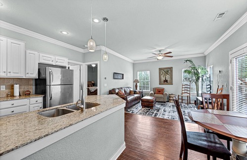 Bentonville House | Flourishing Palm Place 3 BR 2 BA near XNA