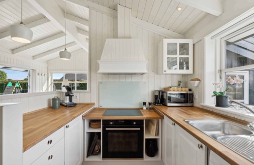 Flovt Strand House | Flovt Beach – Peace and private garden