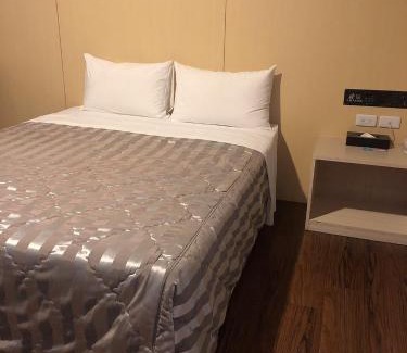 West District Hotel | Flower Motel