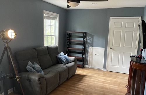 Summerville Apartment | Flowertown FROG