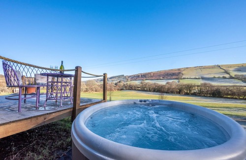 Trecastle House | Flying Scotsman - One Bedroom House, Sleeps 2