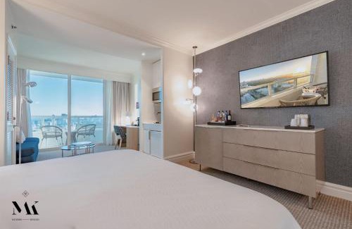 Mid Beach Apartment | FontaineBleau Resort High Floor w Ocean Views