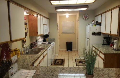 Branson House | Foothill's Luxury 2BDR Ground Floor Condo in 1000 Hill's