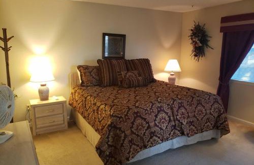 Branson House | Foothill's Luxury 2BDR Ground Floor Condo in 1000 Hill's