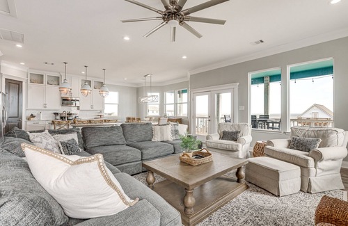 San Luis House | 'Footprints in the Sand' - Luxe Freeport Home!