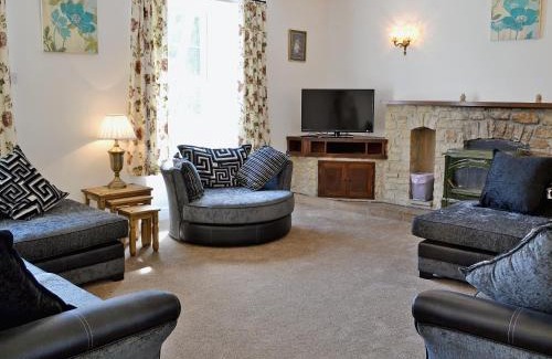 Pembroke House | Ford Farmhouse