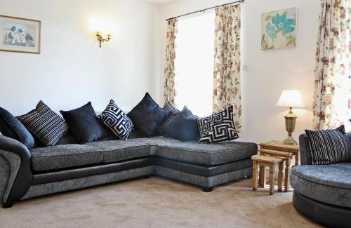 Pembroke House | Ford Farmhouse