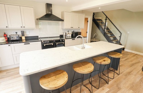 Winestead Cottage | FOREMANS COTTAGE, pet friendly, with a garden in Withernsea