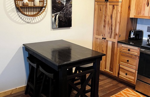 Tofte Apartment | Forest Bathing. Lake Superior Views. Charming 1 bedroom apartment/suite.