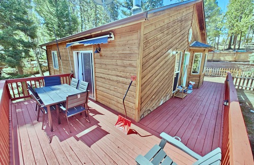 Florissant Cabin | Forest Cabin with Deer, Wrap Deck, Close to Fossil Beds, Wolf & Wildlife Center